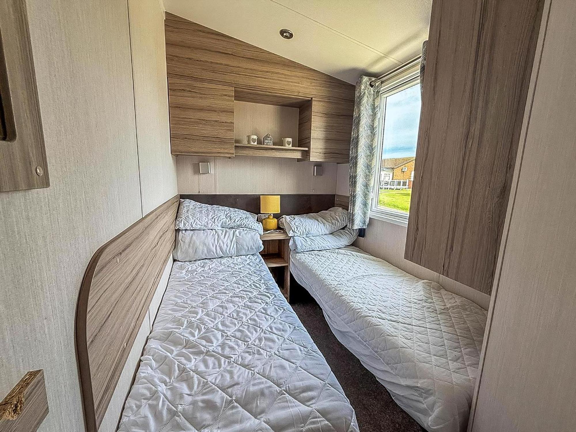 6 Berth Caravan With Decking At Sunnydale Holiday Park Ref 35243Kg Louth  Exterior photo