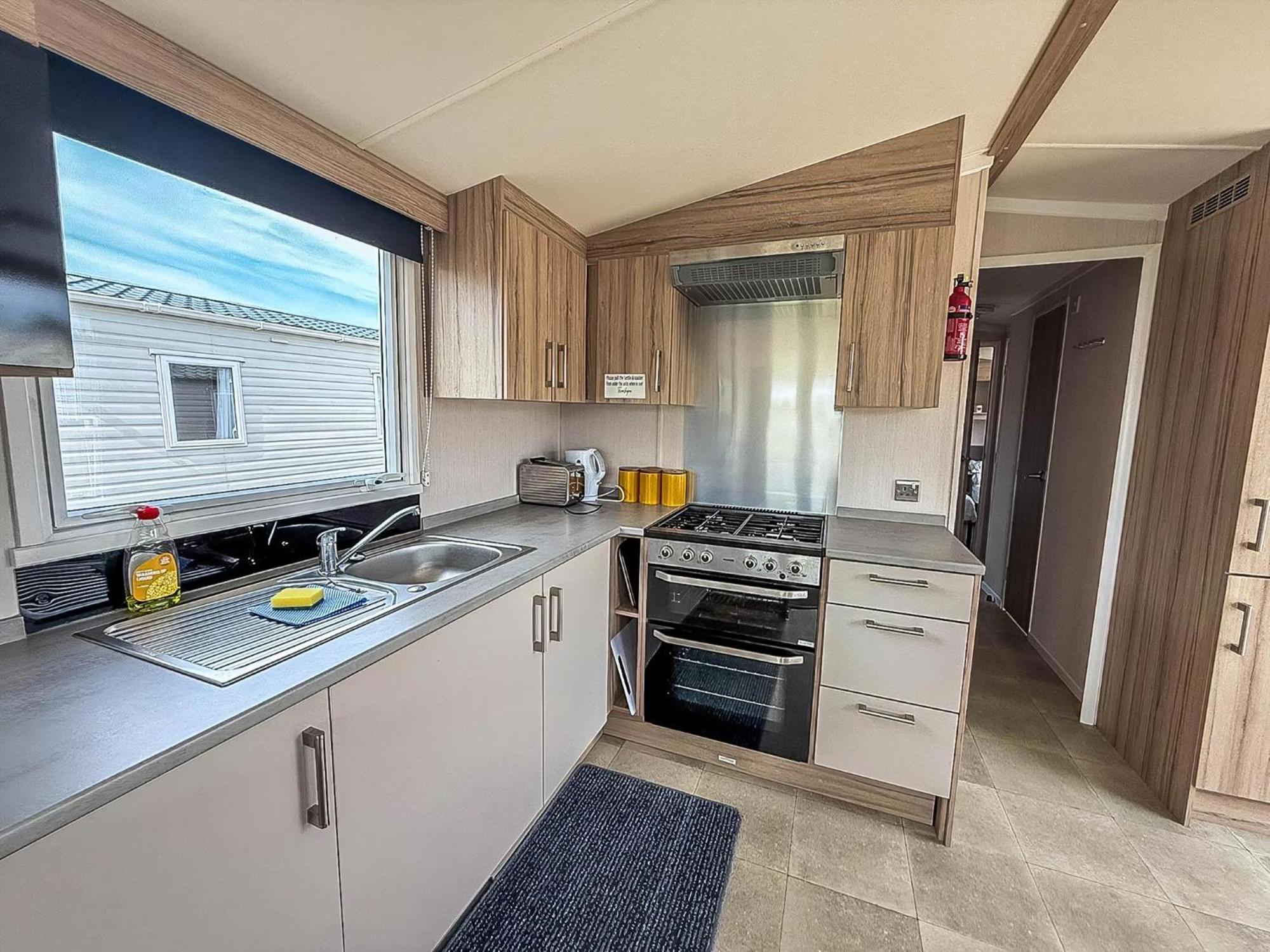 6 Berth Caravan With Decking At Sunnydale Holiday Park Ref 35243Kg Louth  Exterior photo