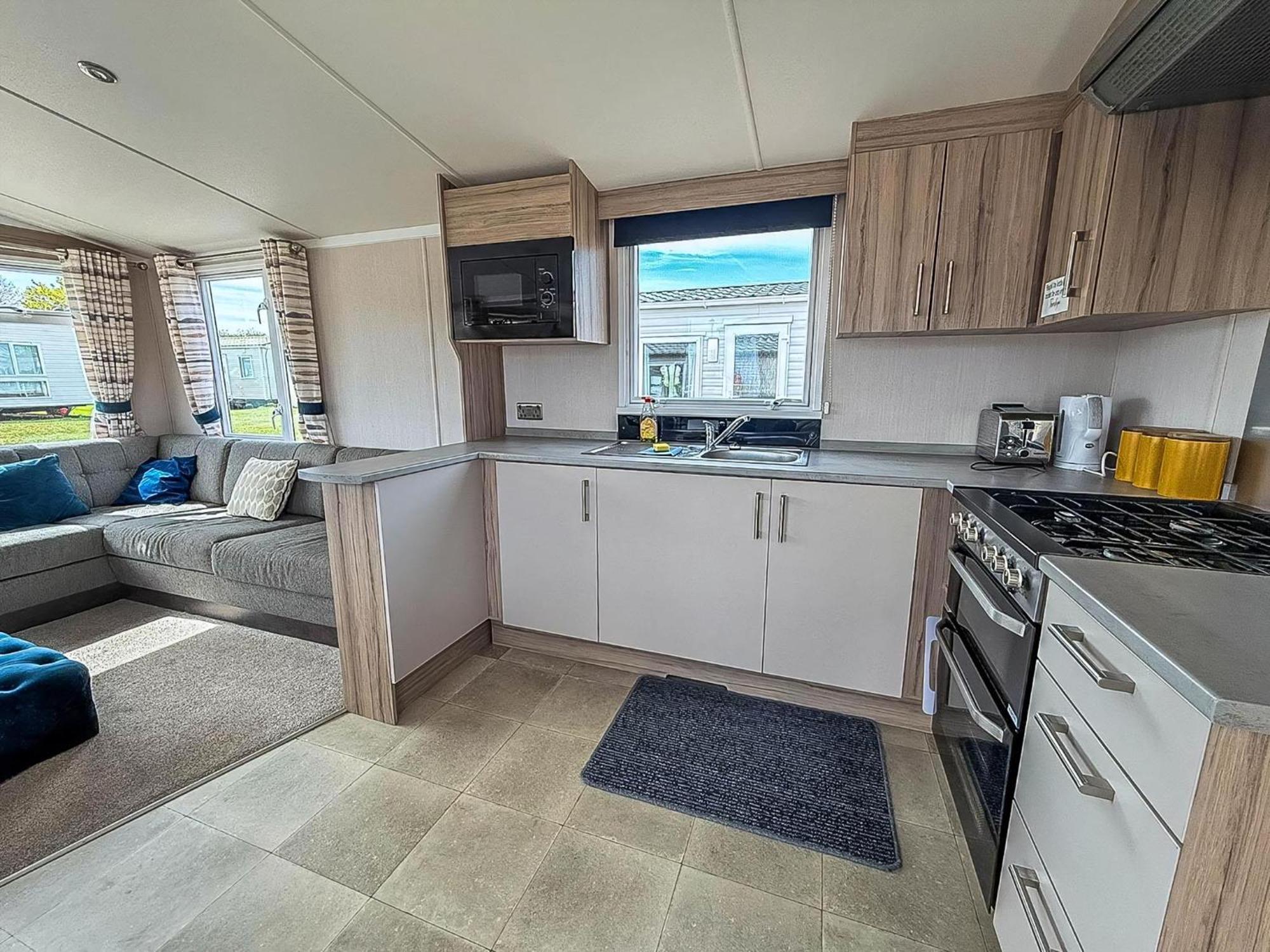 6 Berth Caravan With Decking At Sunnydale Holiday Park Ref 35243Kg Louth  Exterior photo